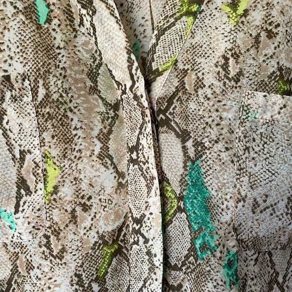 Roll Tab Sleeve Blouse 3X Snake Print - Picture 3 of 7